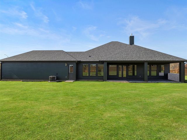 131 Hydrangea DR, Smithville, TX 78957