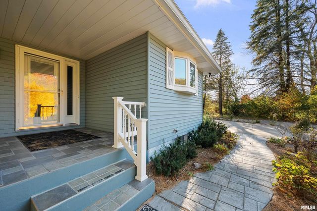 7 SANDPIPER Drive, Blue Grass, IA 52726