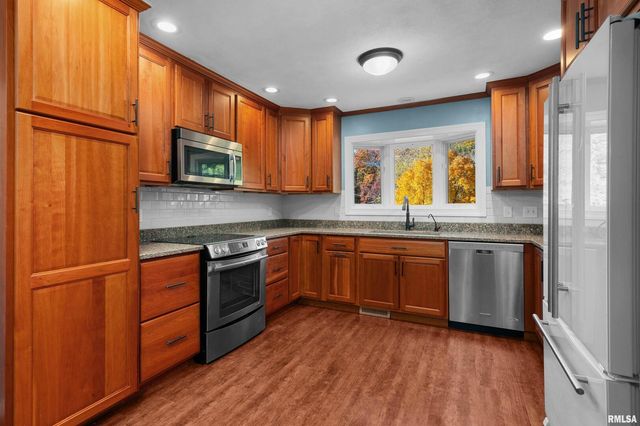 7 SANDPIPER Drive, Blue Grass, IA 52726