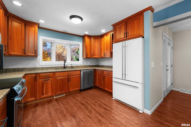 7 SANDPIPER Drive, Blue Grass, IA 52726