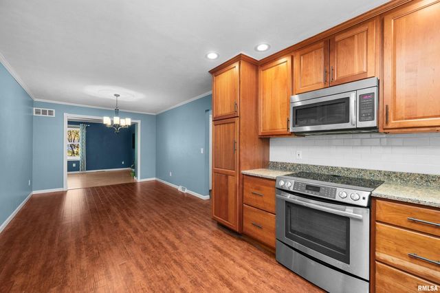 7 SANDPIPER Drive, Blue Grass, IA 52726