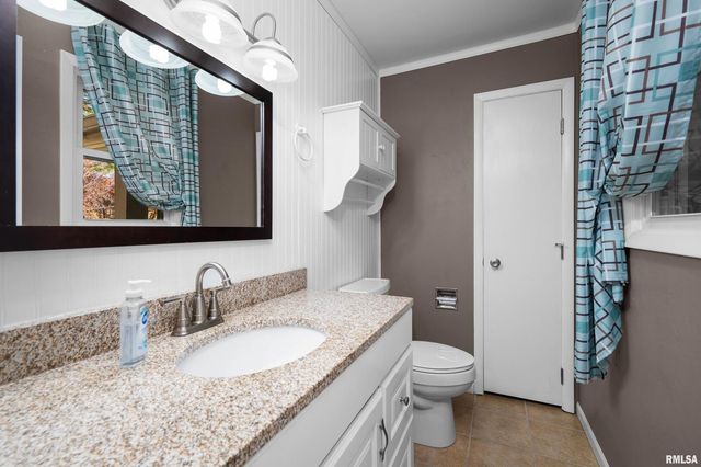 7 SANDPIPER Drive, Blue Grass, IA 52726