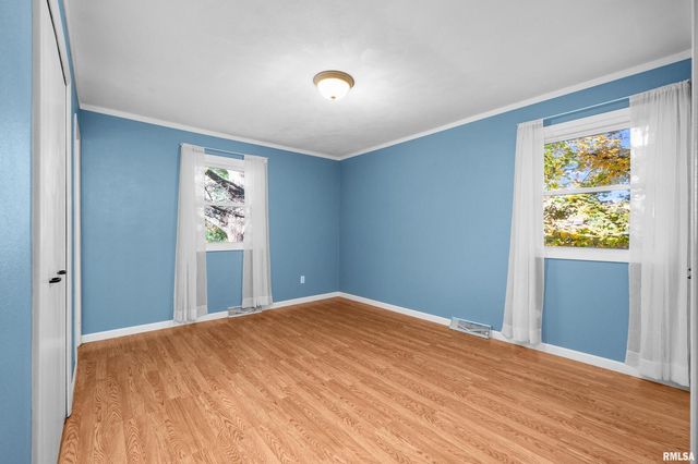 7 SANDPIPER Drive, Blue Grass, IA 52726