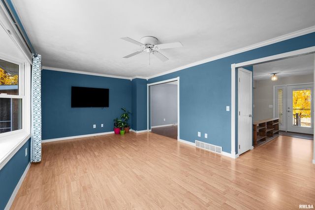 7 SANDPIPER Drive, Blue Grass, IA 52726