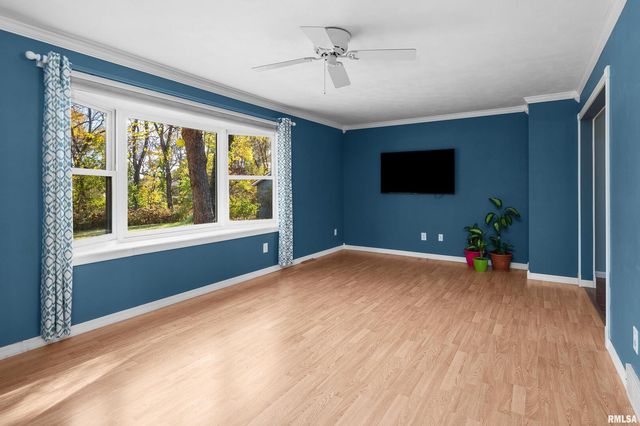 7 SANDPIPER Drive, Blue Grass, IA 52726