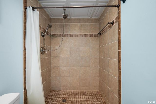 7 SANDPIPER Drive, Blue Grass, IA 52726