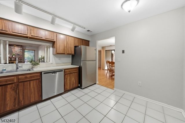 336 Willowbrook Dr, North Brunswick Twp., NJ 08902