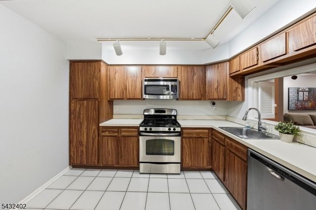 336 Willowbrook Dr, North Brunswick Twp., NJ 08902