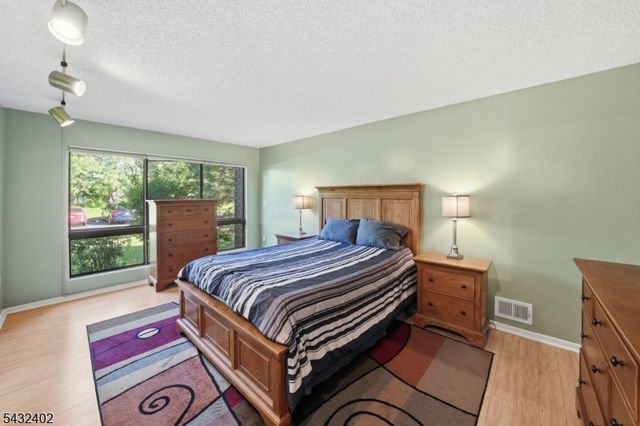 336 Willowbrook Dr, North Brunswick Twp., NJ 08902