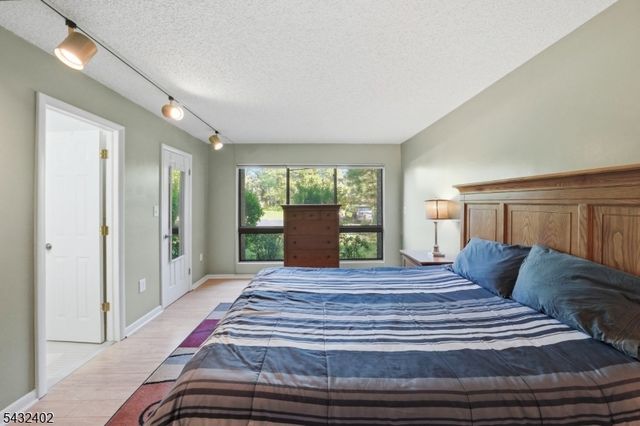 336 Willowbrook Dr, North Brunswick Twp., NJ 08902