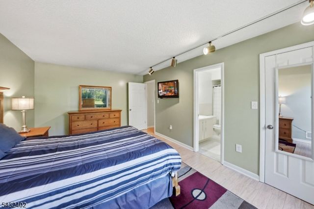 336 Willowbrook Dr, North Brunswick Twp., NJ 08902