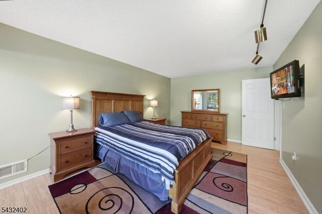 336 Willowbrook Dr, North Brunswick Twp., NJ 08902
