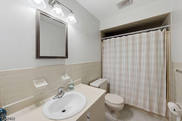 336 Willowbrook Dr, North Brunswick Twp., NJ 08902
