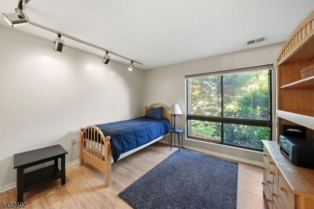 336 Willowbrook Dr, North Brunswick Twp., NJ 08902