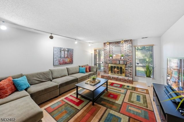 336 Willowbrook Dr, North Brunswick Twp., NJ 08902