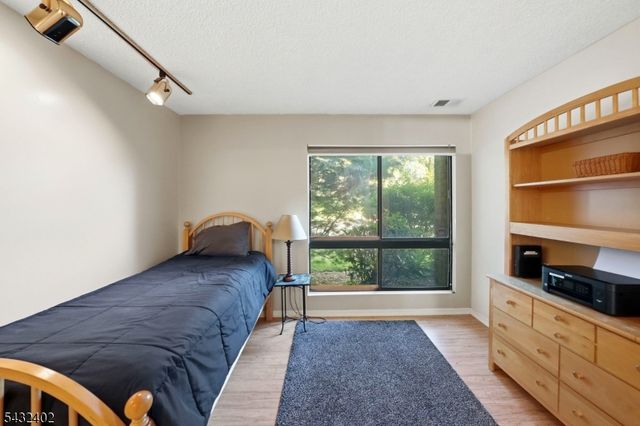 336 Willowbrook Dr, North Brunswick Twp., NJ 08902
