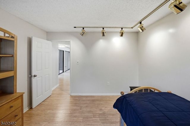 336 Willowbrook Dr, North Brunswick Twp., NJ 08902