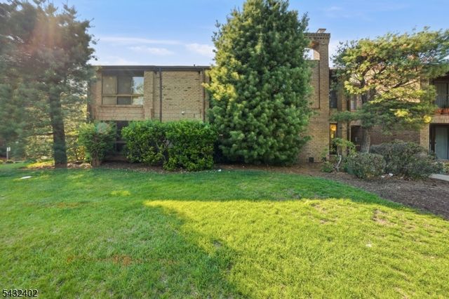 336 Willowbrook Dr, North Brunswick Twp., NJ 08902