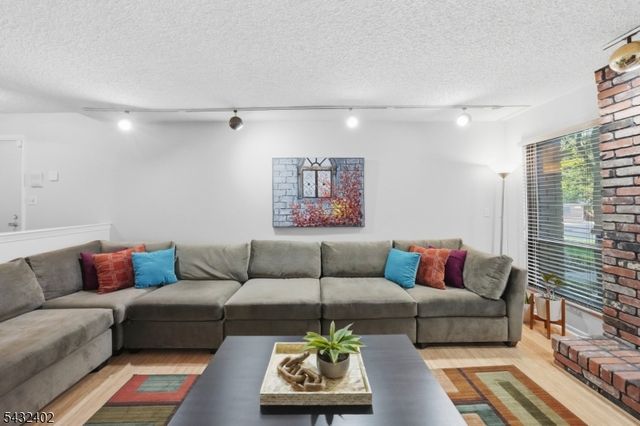 336 Willowbrook Dr, North Brunswick Twp., NJ 08902