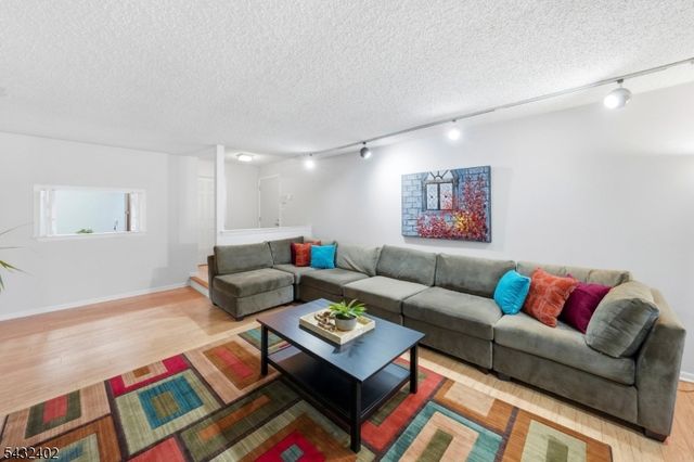 336 Willowbrook Dr, North Brunswick Twp., NJ 08902
