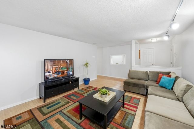 336 Willowbrook Dr, North Brunswick Twp., NJ 08902