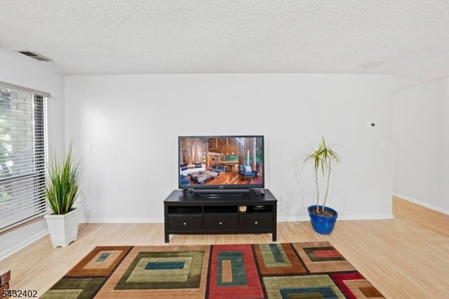 336 Willowbrook Dr, North Brunswick Twp., NJ 08902