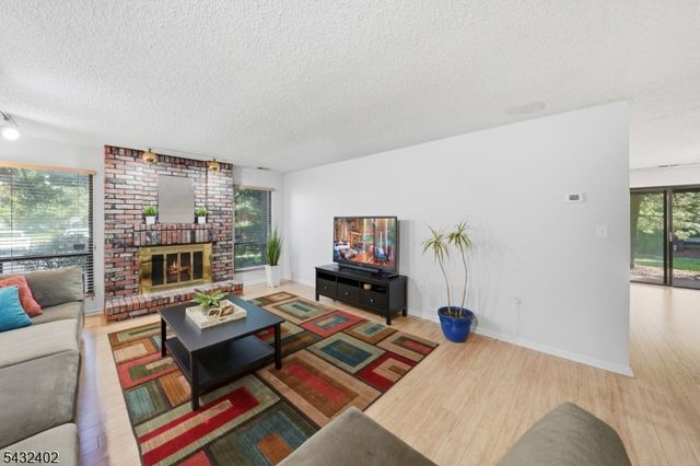 336 Willowbrook Dr, North Brunswick Twp., NJ 08902