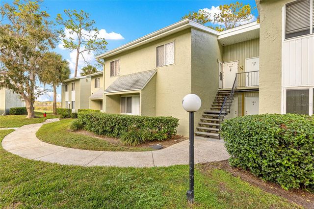 586 FAIRWAYS CIRCLE A, Ocala, FL 34472