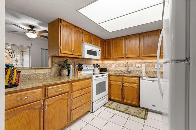 586 FAIRWAYS CIRCLE A, Ocala, FL 34472