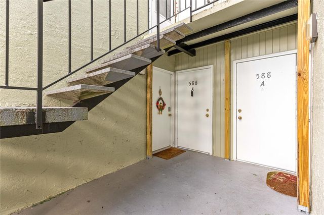 586 FAIRWAYS CIRCLE A, Ocala, FL 34472