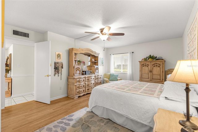 586 FAIRWAYS CIRCLE A, Ocala, FL 34472