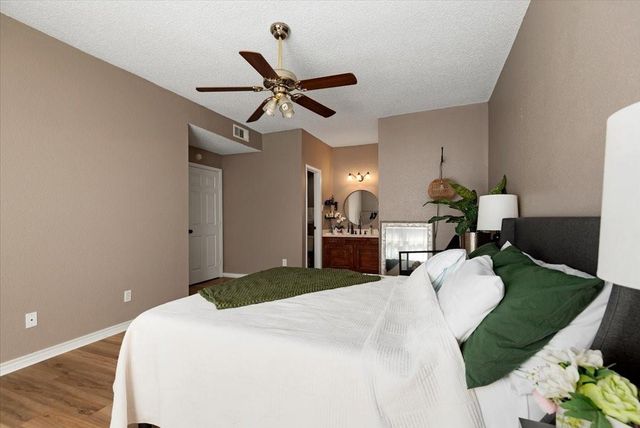 10047 Westpark Drive 33, Houston, TX 77042