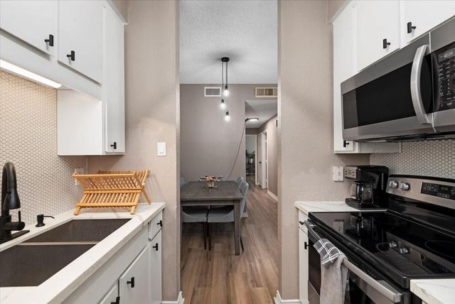 10047 Westpark Drive 33, Houston, TX 77042