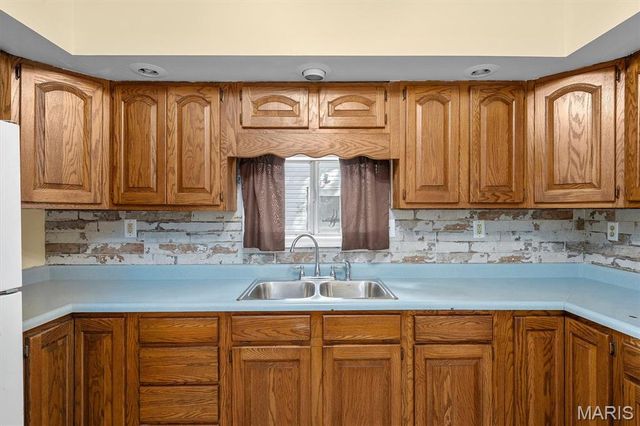 215 E 8th Street, Alton, IL 62002