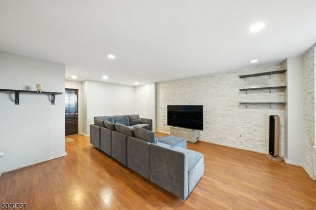 50 Glenwood Ave 702, Jersey City, NJ 07306