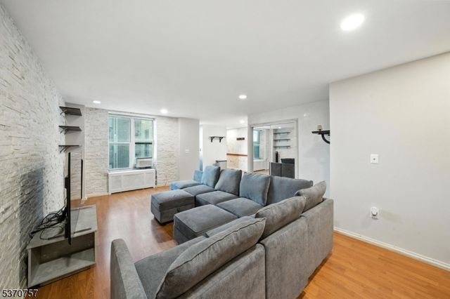 50 Glenwood Ave 702, Jersey City, NJ 07306