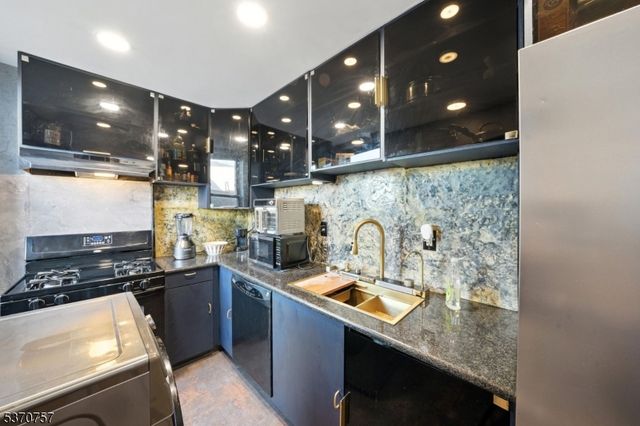 50 Glenwood Ave 702, Jersey City, NJ 07306