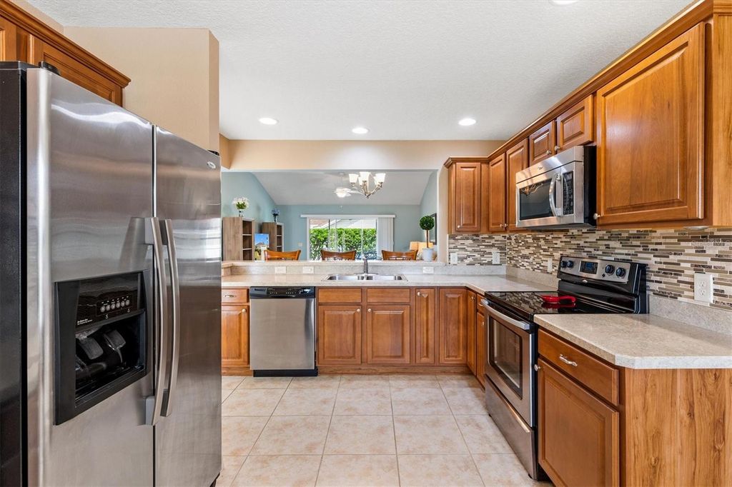 Image 11 of property listing at 2332 GRENADIER WAY, The Villages, FL 32162