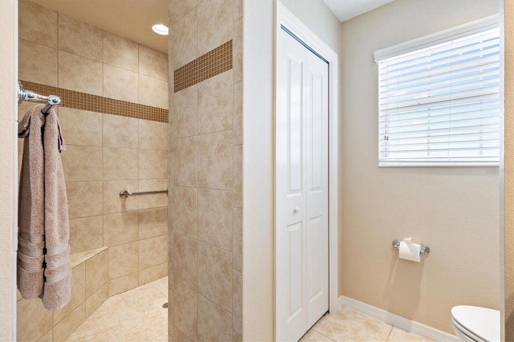 Image 21 of property listing at 2332 GRENADIER WAY, The Villages, FL 32162