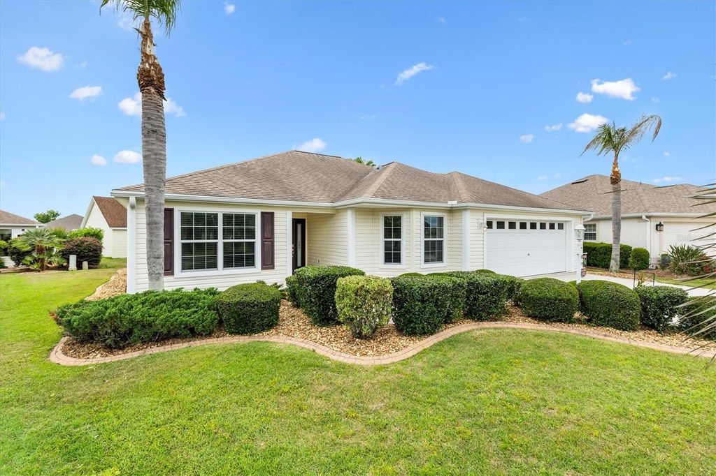 Image 31 of property listing at 2332 GRENADIER WAY, The Villages, FL 32162