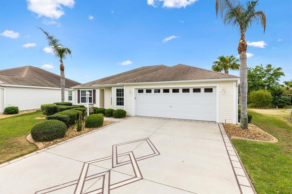 Image 32 of property listing at 2332 GRENADIER WAY, The Villages, FL 32162