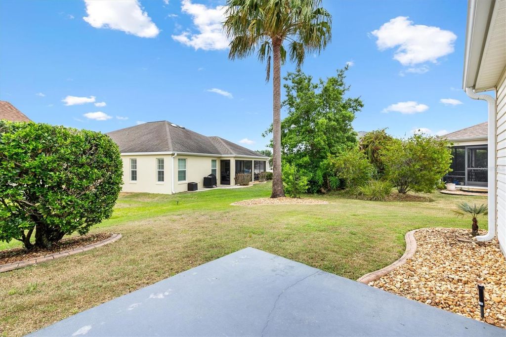 Image 33 of property listing at 2332 GRENADIER WAY, The Villages, FL 32162