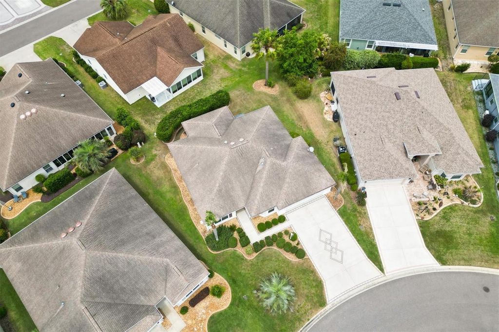 Image 34 of property listing at 2332 GRENADIER WAY, The Villages, FL 32162