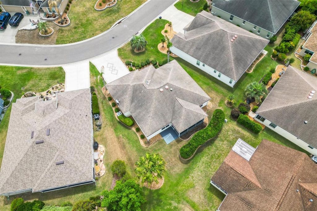Image 35 of property listing at 2332 GRENADIER WAY, The Villages, FL 32162