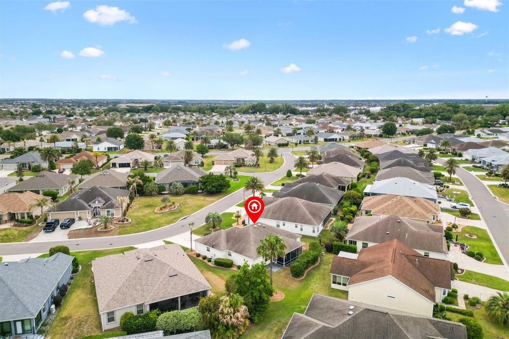 Image 38 of property listing at 2332 GRENADIER WAY, The Villages, FL 32162