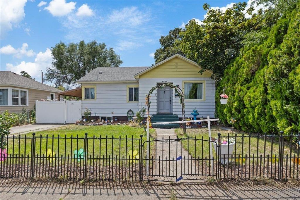 2204 E Joseph Ave, Spokane, WA 99208