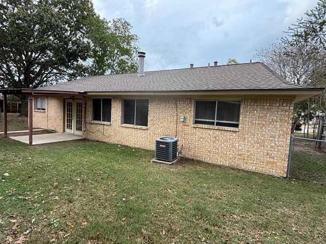 1014 Stoneleigh Court, Tomball, TX 77375