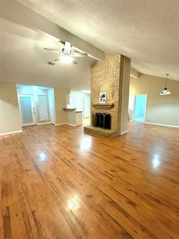 1014 Stoneleigh Court, Tomball, TX 77375