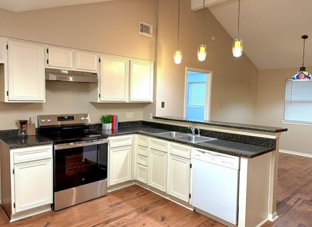 1014 Stoneleigh Court, Tomball, TX 77375