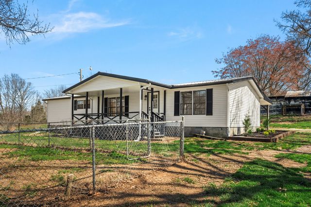 1030 Lena Rosson Rd, Chapmansboro, TN 37035